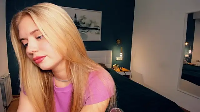 SophieDavise naked strip on cam for live sex video chat