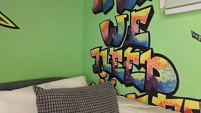 TamaraSavage naked strip on cam for live sex video chat