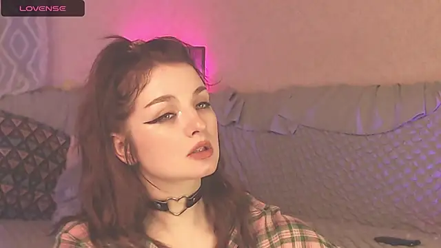 BritneyBarker naked strip on cam for live sex video chat