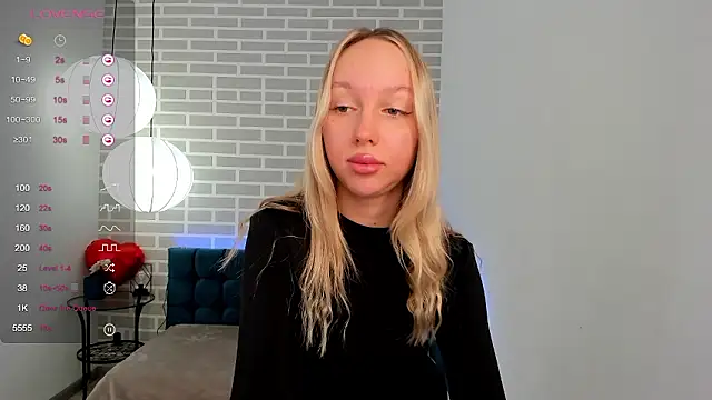 DanaCuttie naked strip on cam for live sex video chat
