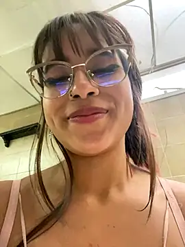 EstrellaPinkk_ naked strip on cam for live sex video chat