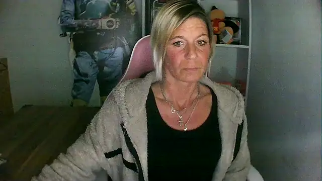 gincera naked strip on cam for live sex video chat