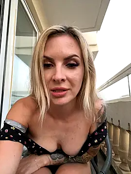 its_Gigi naked strip on cam for live sex video chat