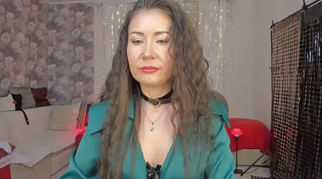 KarinaSweeety naked strip on cam for live sex video chat
