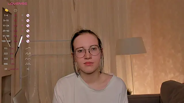 LeaMarlens naked strip on cam for live sex video chat