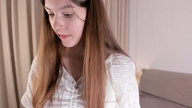 LynneClarke naked strip on cam for live sex video chat