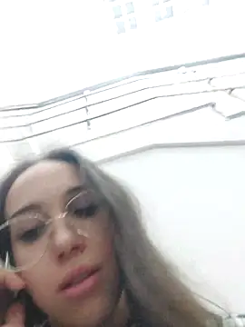 MilaMe0w naked strip on cam for live sex video chat