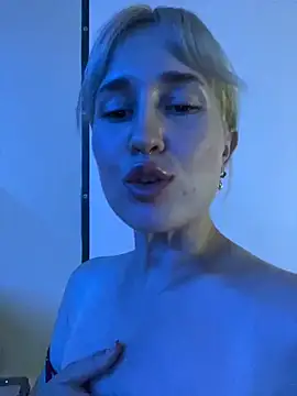 MoniMilk naked strip on cam for live sex video chat