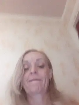 RedFox39 naked strip on cam for live sex video chat