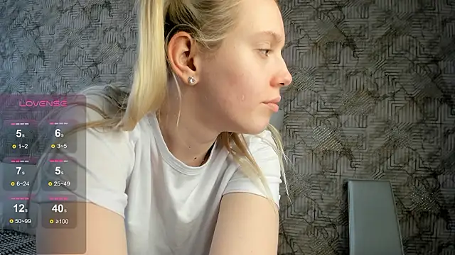 SuperNovahg naked strip on cam for live sex video chat