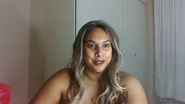 Taura_ naked strip on cam for live sex video chat