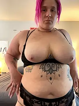 thicknjuicy6996 naked strip on cam for live sex video chat