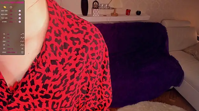 WilonaBiddy naked strip on cam for live sex video chat