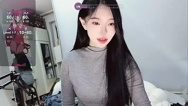 Yik-Yik naked strip on cam for live sex video chat