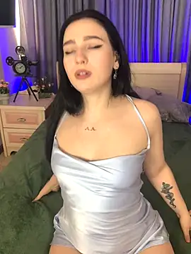AshleyMelon naked strip on cam for live sex video chat