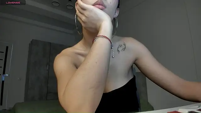cart_noire naked strip on cam for live sex video chat