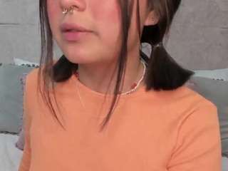 Cuttie Emery nude Live Sex Chat Show