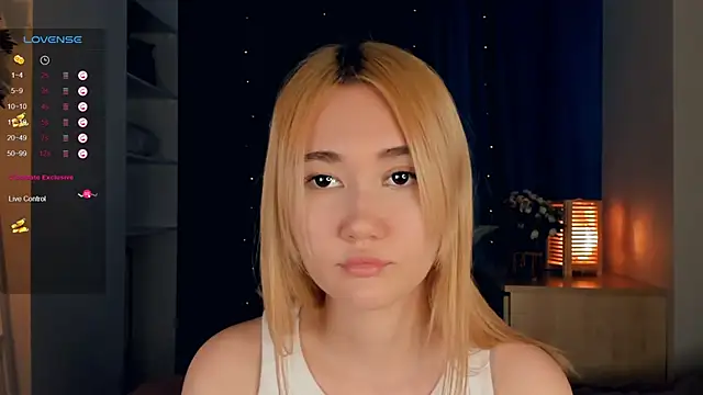 EliEvanst naked strip on cam for live sex video chat