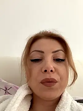 EmilyGaultier naked strip on cam for live sex video chat