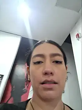 Evelynn22 naked strip on cam for live sex video chat