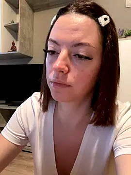 FemmeFocus naked strip on cam for live sex video chat
