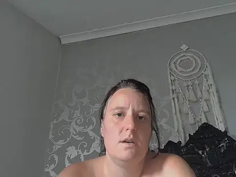 hannah_jardine88 naked strip on cam for live sex video chat