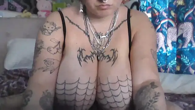 Itzluluxo naked strip on cam for live sex video chat