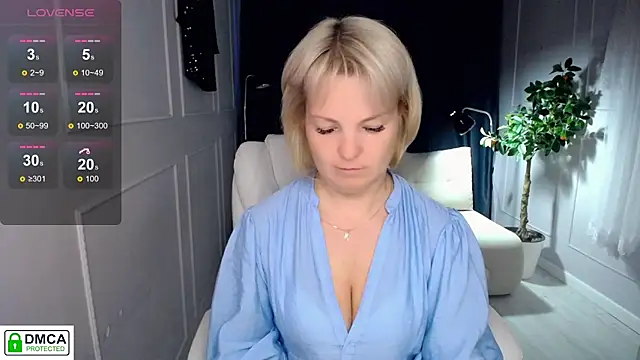 Juarnea naked strip on cam for live sex video chat