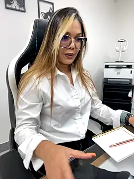 KellyBrooklyn_ naked strip on cam for live sex video chat