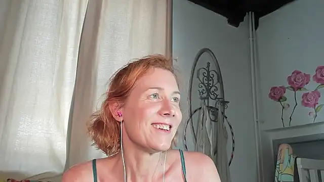 lola1981cam naked strip on cam for live sex video chat