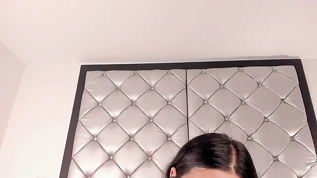 Mollybigboobs1 naked strip on cam for live sex video chat