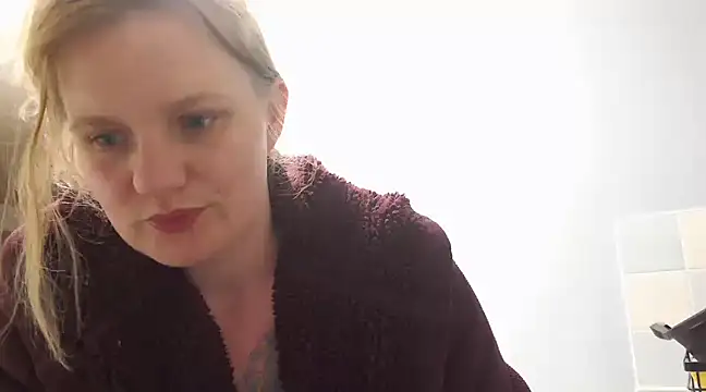 samanthaalice naked strip on cam for live sex video chat