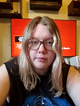 Sexycurvyemilyy naked strip on cam for live sex video chat