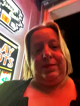 SexySizeddMILF naked strip on cam for live sex video chat