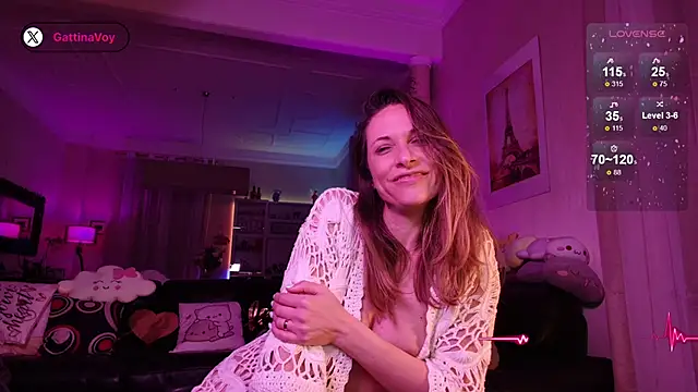 Sweetgattina naked strip on cam for live sex video chat