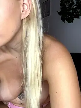thats_lou naked strip on cam for live sex video chat