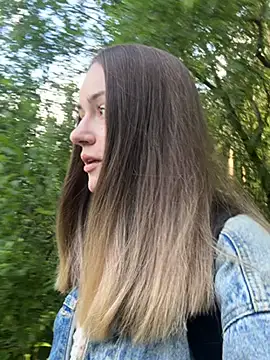 WalkingGirl naked strip on cam for live sex video chat