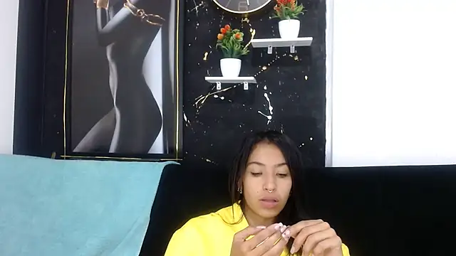 Nylaah_hot naked strip on cam for live sex video chat