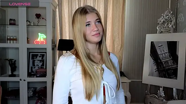AnneFoxy naked strip on cam for live sex video chat