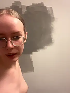 realela naked strip on cam for live sex video chat