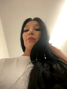 Tisha_Busty naked strip on cam for live sex video chat