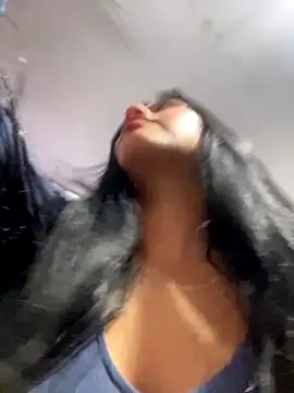 Estefanii- naked strip on cam for live sex video chat