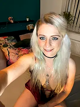 MrAndMrsEvs naked strip on cam for live sex video chat