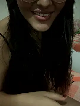 aylanaa naked strip on cam for live sex video chat