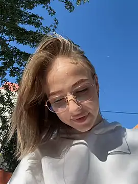 CaseyStar naked strip on cam for live sex video chat
