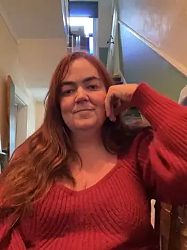 curvy-milf-abbie naked strip on cam for live sex video chat