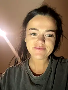 English-Chloe96 naked strip on cam for live sex video chat