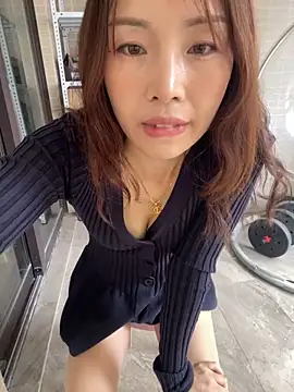 OK-lala naked strip on cam for live sex video chat