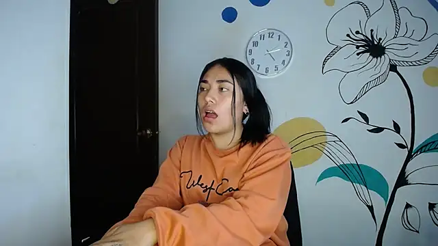 Sisi-Rose naked strip on cam for live sex video chat