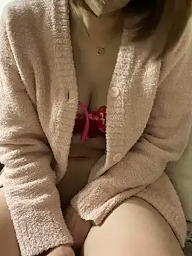 saya-yan naked strip on cam for live sex video chat